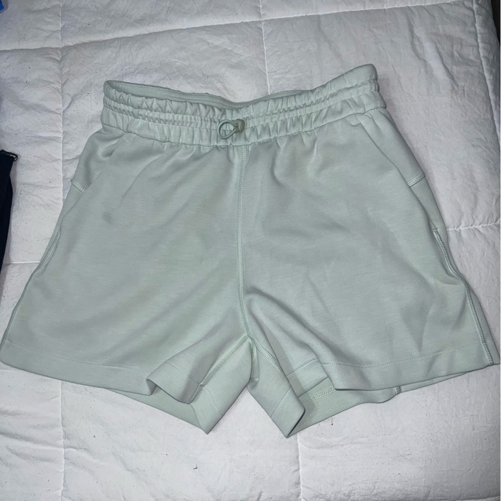Lululemon soft stream shorts
